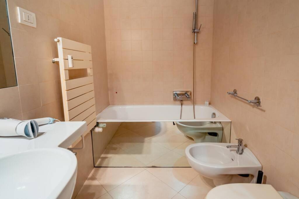 Grand Central Ventimiglia - Wifi & Parking Zewnętrze zdjęcie